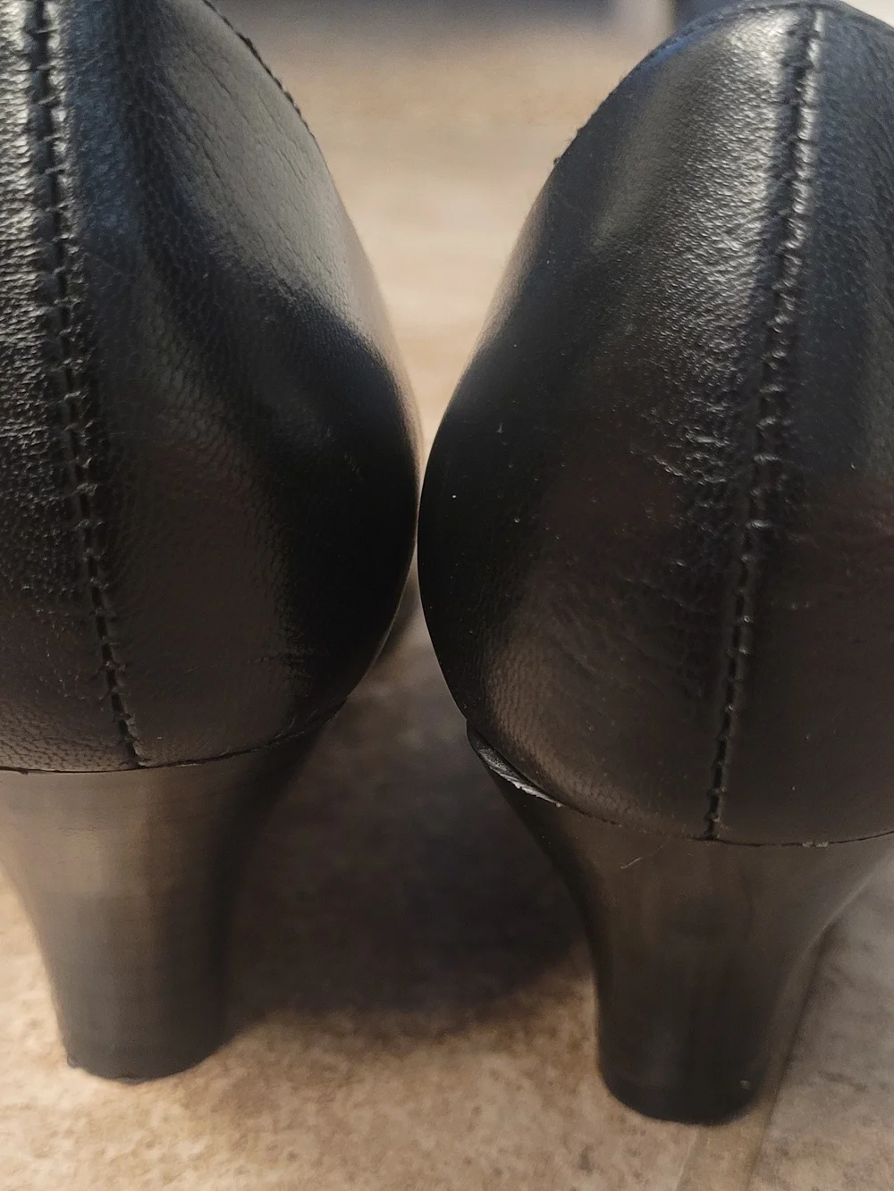 AEROSOLES classic black